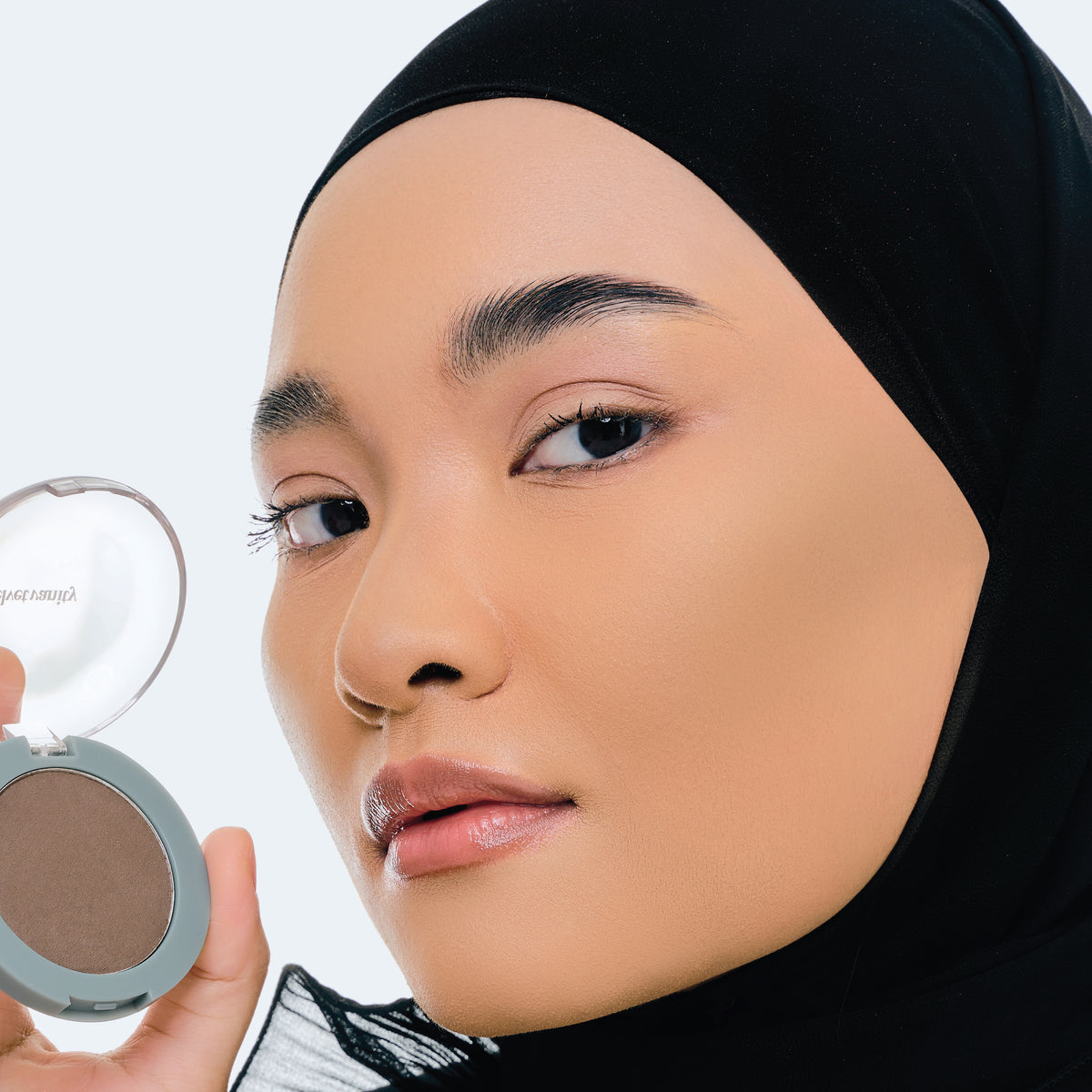Cloud Contour in Cocoa on fair skin