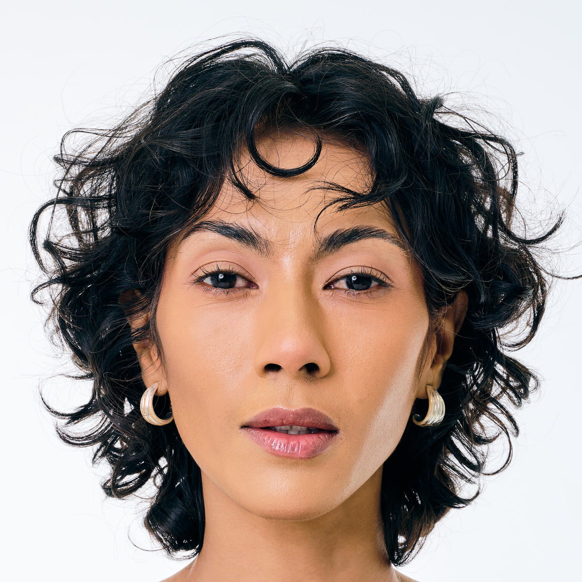 Cloud Contour in Honey on medium skin