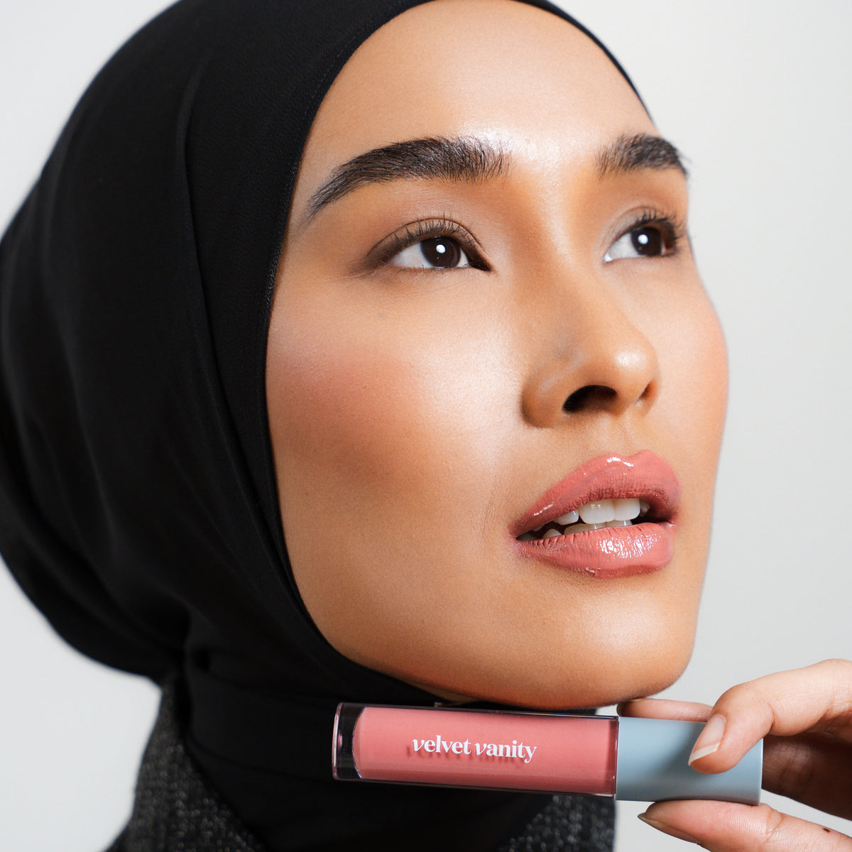 Peptide Glo Lip Glaze in Flirt on medium skin