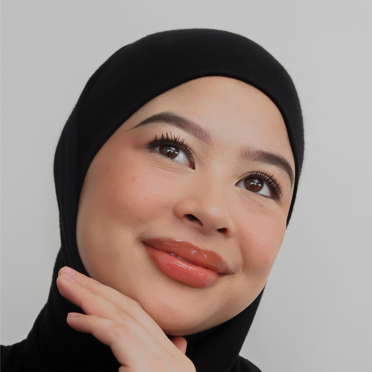 Peptide Glo Lip Oil in Maple Syrup worn on model (2 of 4)