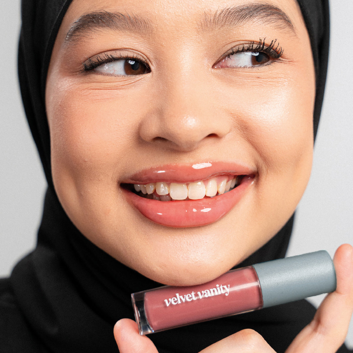 Peptide Glo Lip Oil in Strawberry Milkshake worn on model (2 of 4)