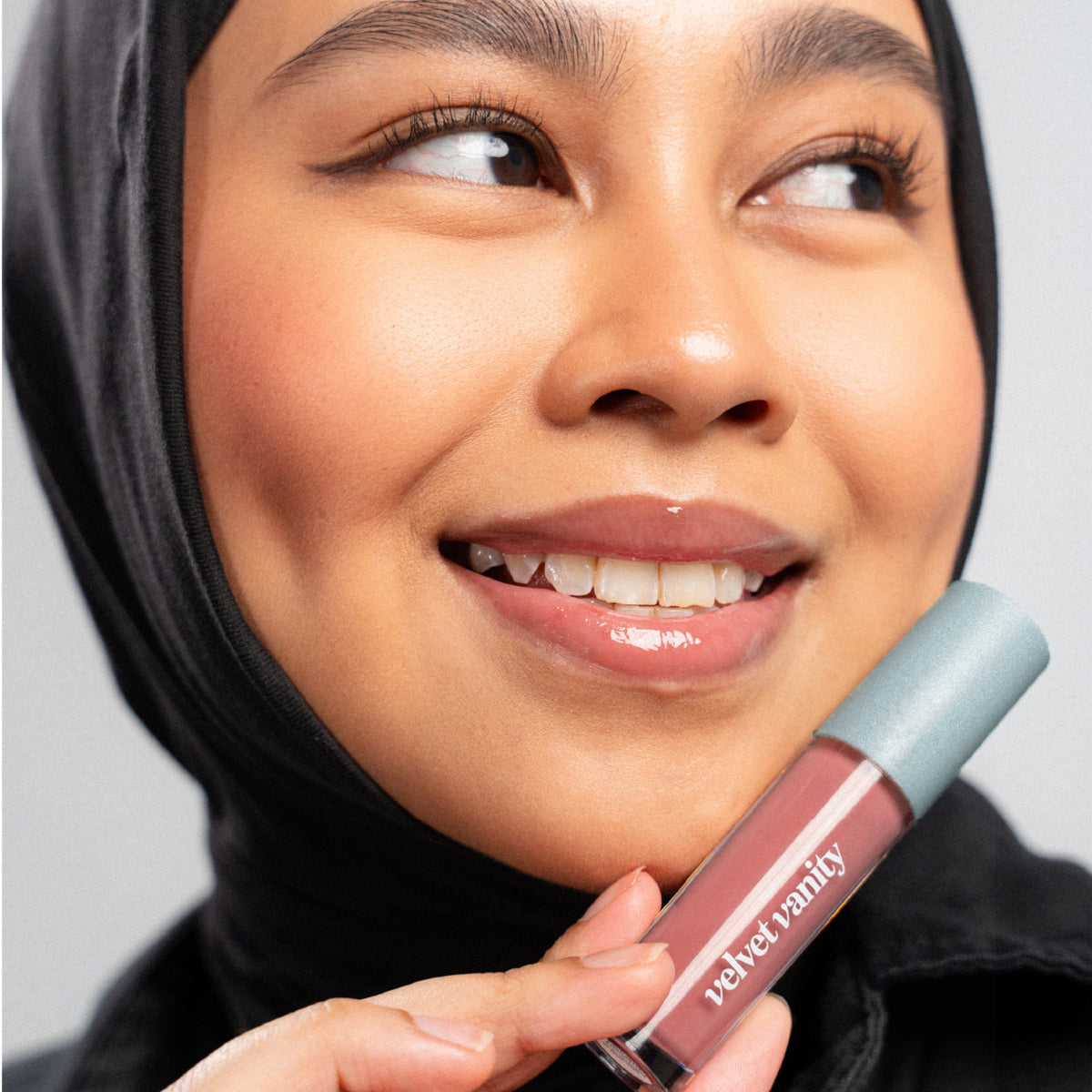 Peptide Glo Lip Oil in Strawberry Milkshake worn on model (3 of 4)