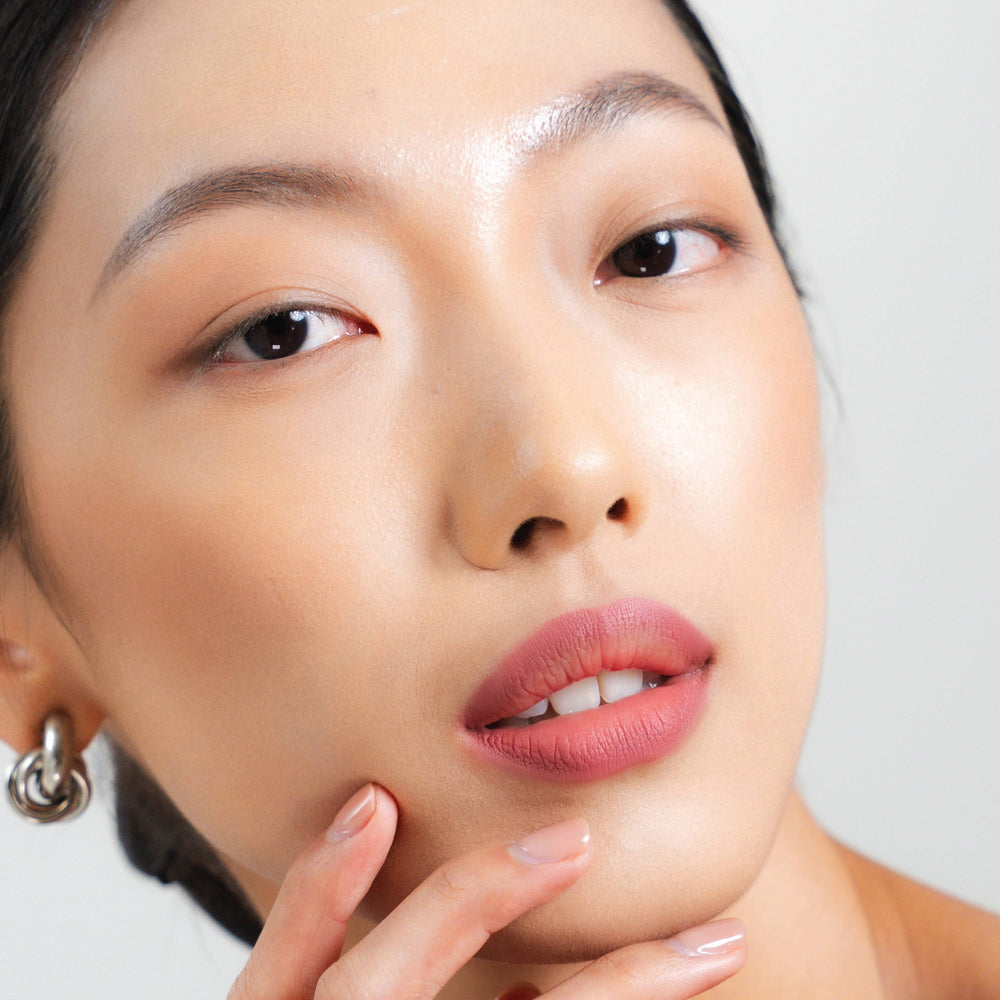 Velvet Vanity routine step — Soft Blur Lip Liner
