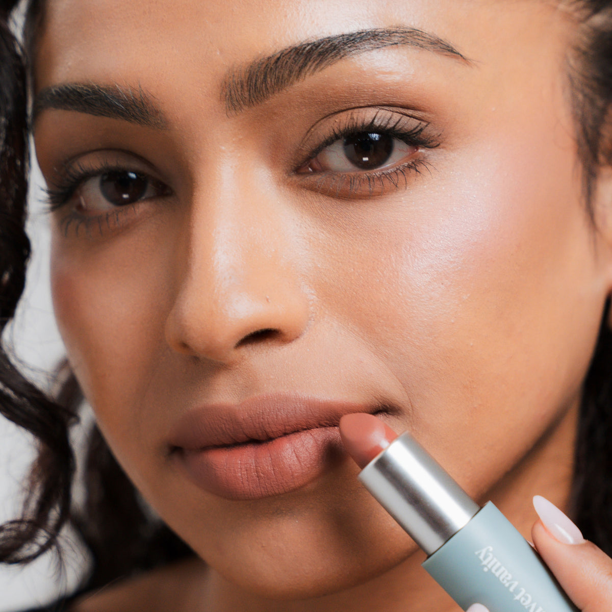 Soft Blur Glide-On Lipstick in Blush on tan skin