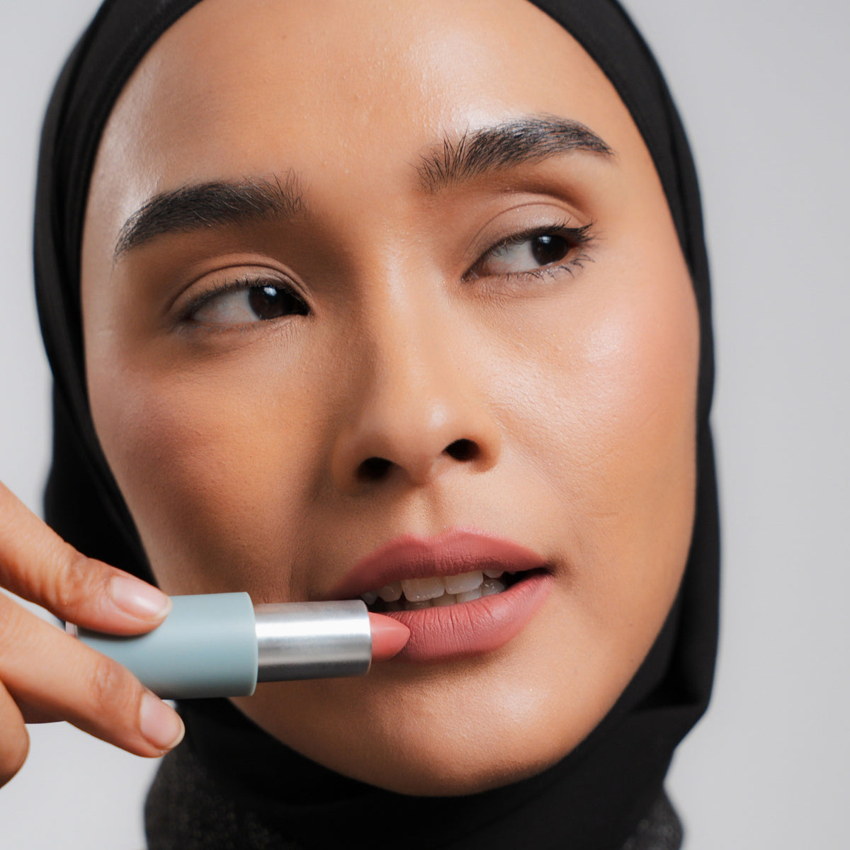 Soft Blur Glide-On Lipstick in Petal on medium skin