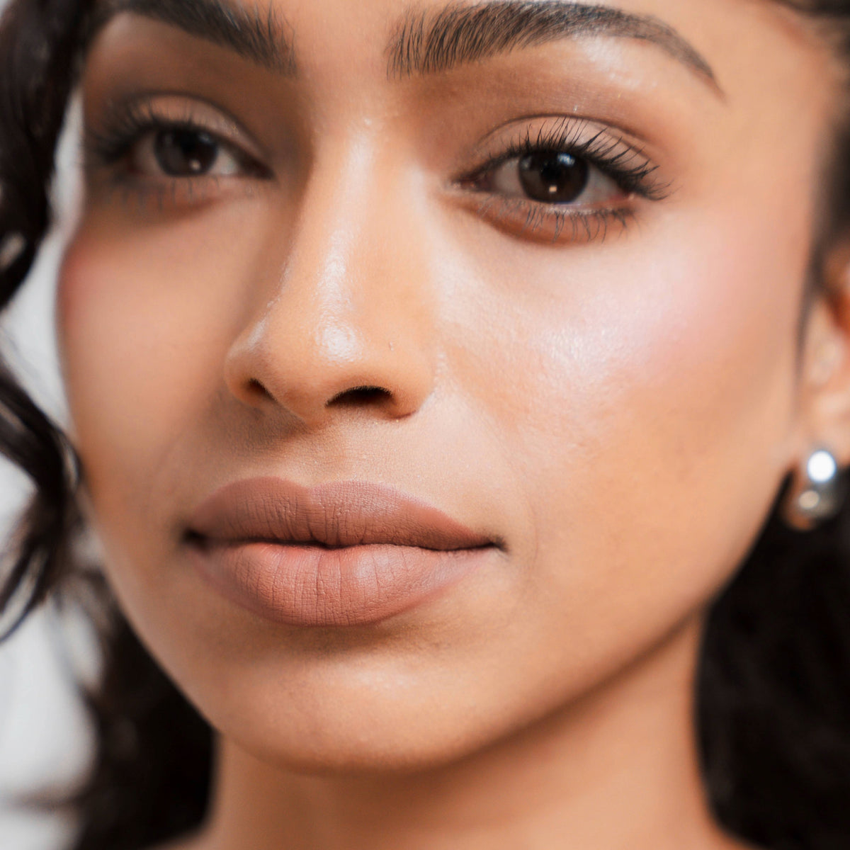 Soft Blur Lip Liner in Chai on tan skin