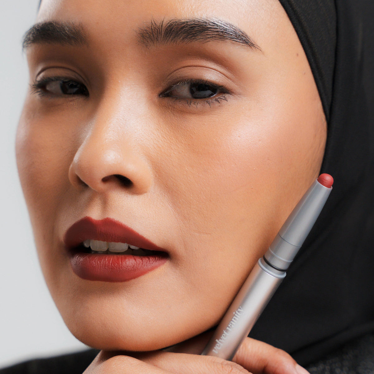 Soft Blur Lip Liner in Runway on medium skin